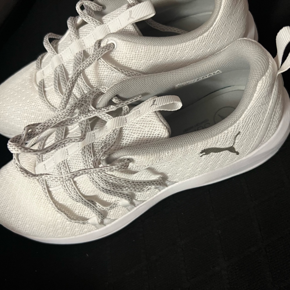 Womens 9.5 white puma sneakers (nwt)